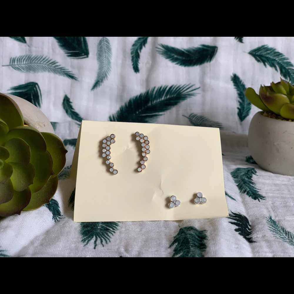 Earcrawler/studs with Opal-like stone